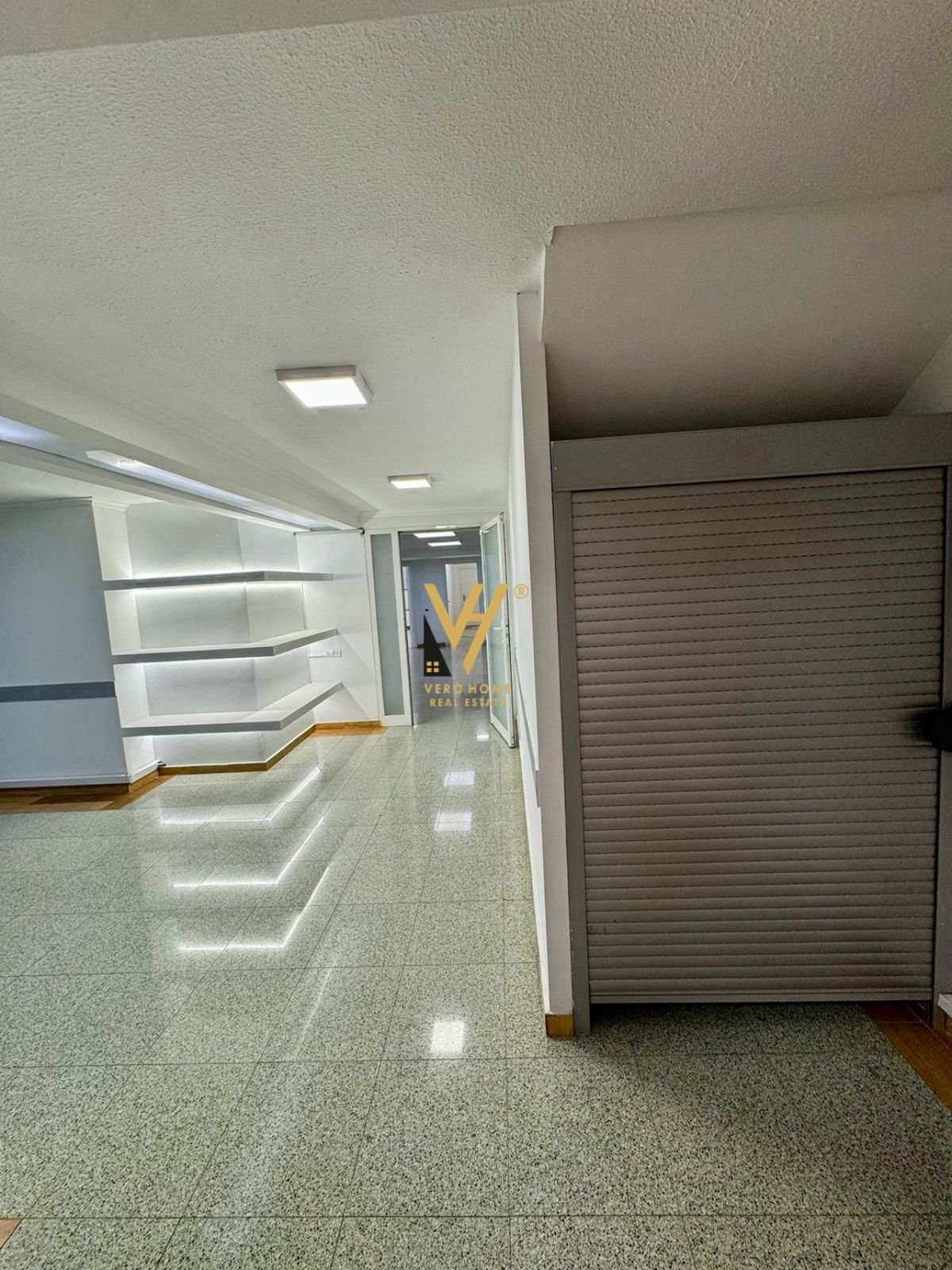 AMBIENT 655 M2 TE RRUGA E KAVAJES 5.800 EURO