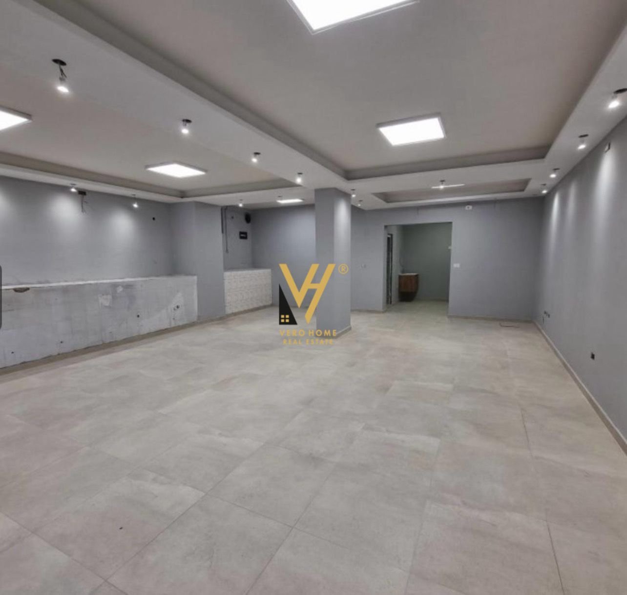 AMBIENT BIZNESI 94 M2 TE HOXHA TAHSIN 134.000 EURO