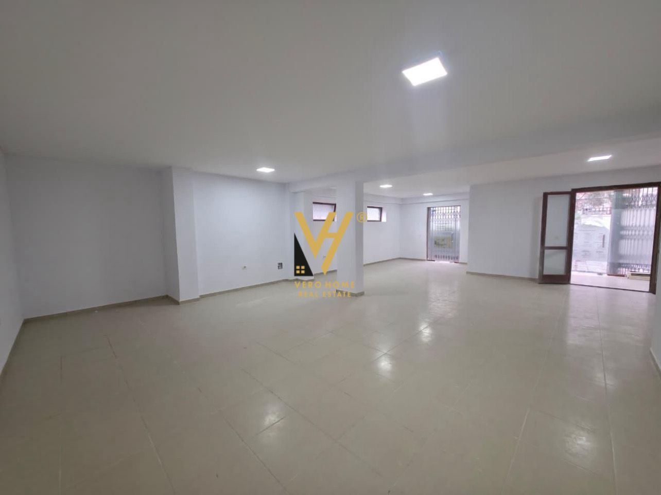 AMBIENT 90 M2 ME QIRA TE KOPSHTI BOTANIK 900 EURO