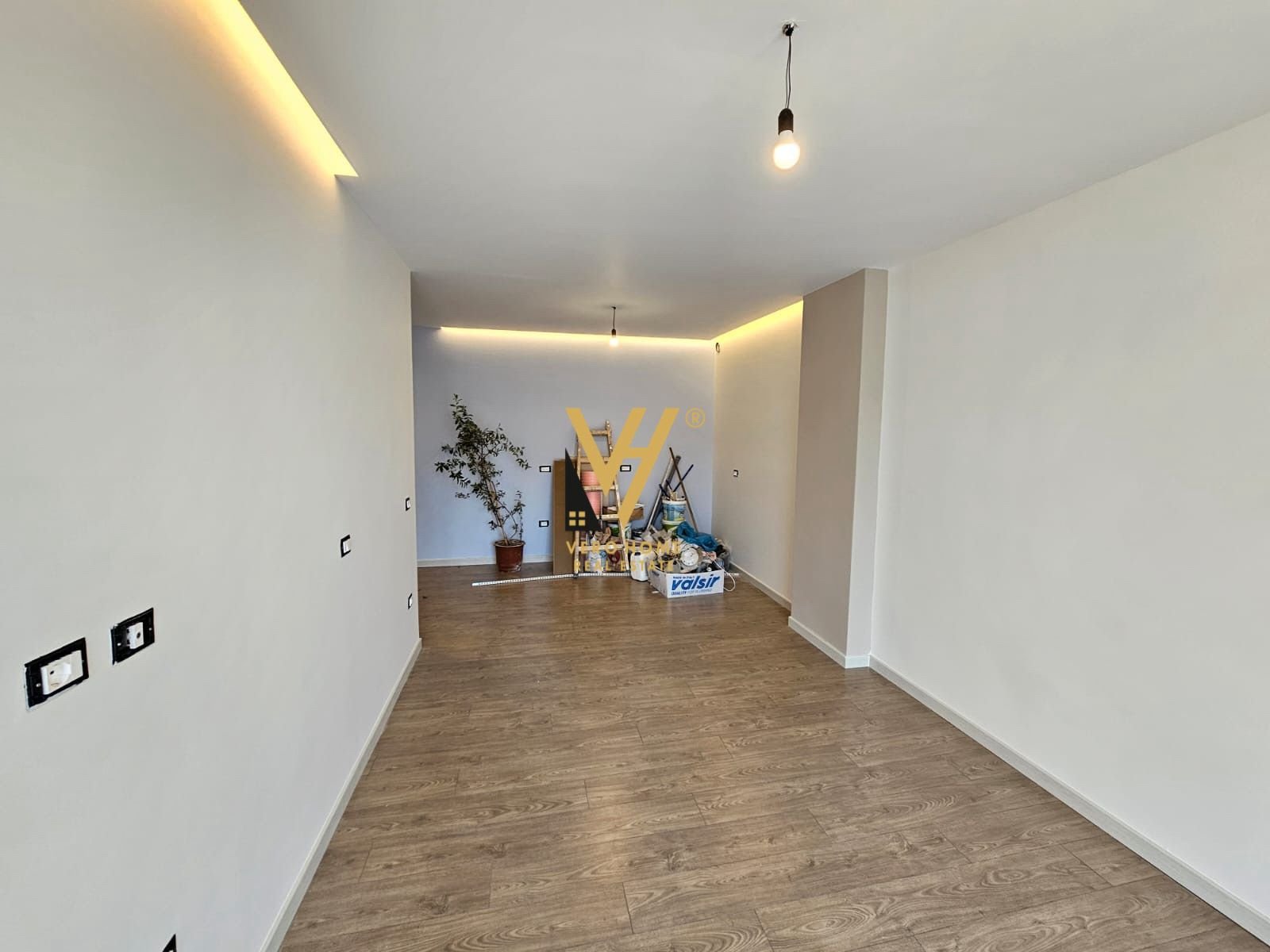 ZYRE 90 M2 ME QERA TE ZOGU I ZI 95.000 LEKE