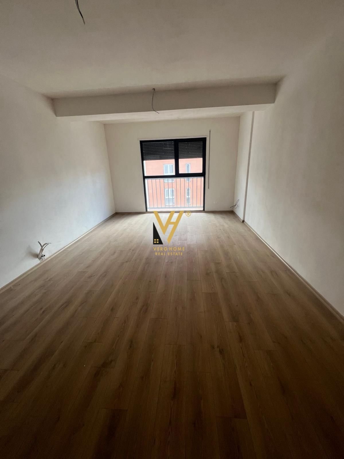 ZYRE 100 M2 ME QIRA TE BULEVARDI I RI 690 EURO