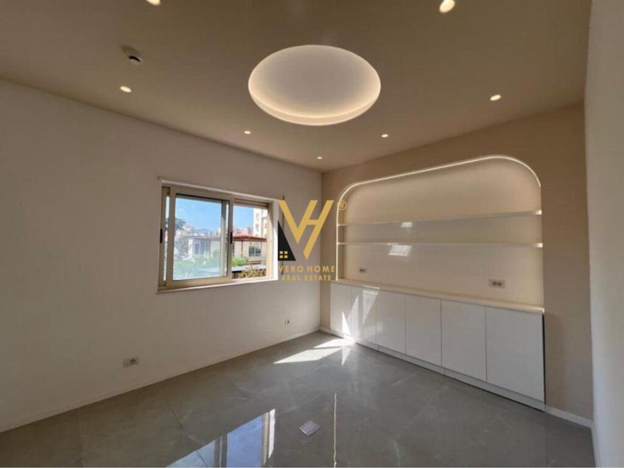 AMBIENT 140 M2 ME QIRA TE HARRY FULTZ 1.600 EURO