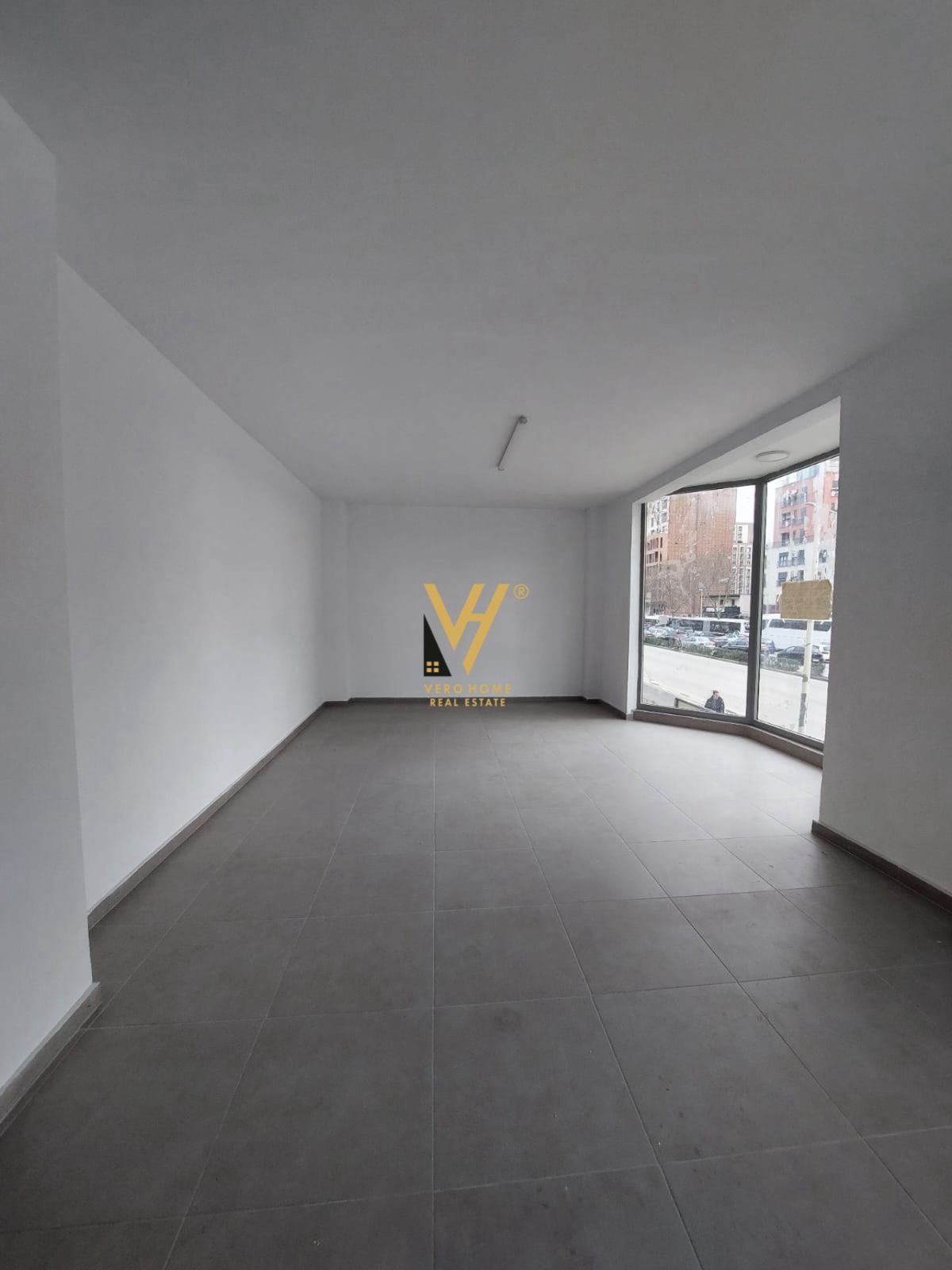 ZYRE 125 M2 ME QERA RRUGA DRITAN HOXHA 1.200 EURO