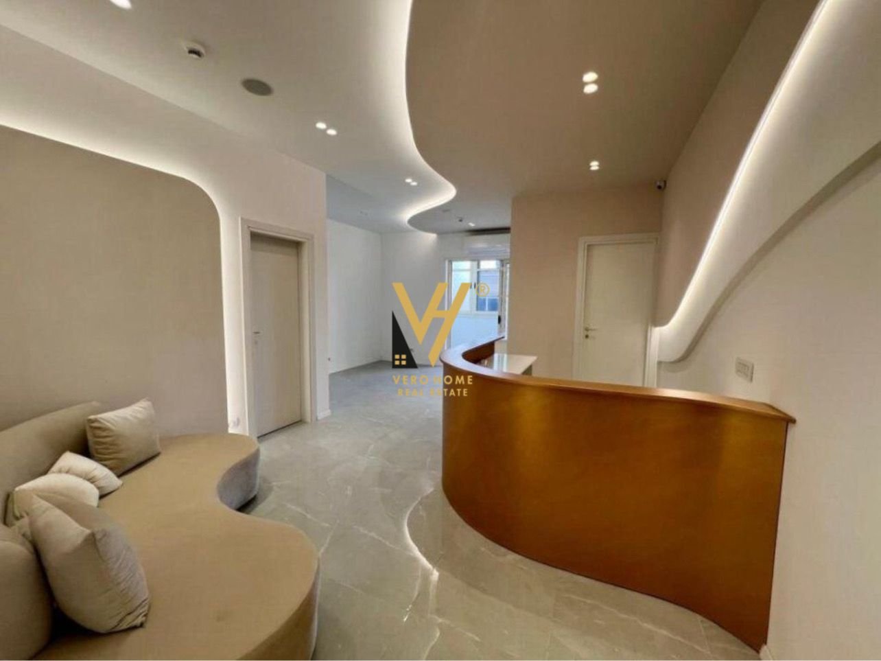 AMBIENT 140 M2 ME QIRA TE HARRY FULTZ 1.600 EURO