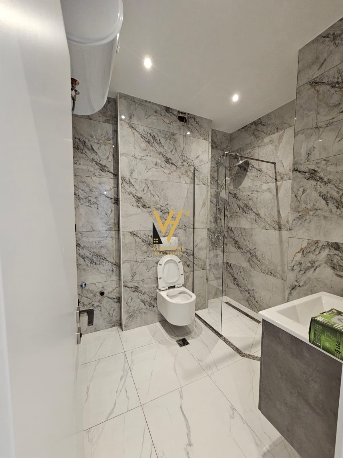 ZYRE 90 M2 ME QERA TE ZOGU I ZI 95.000 LEKE