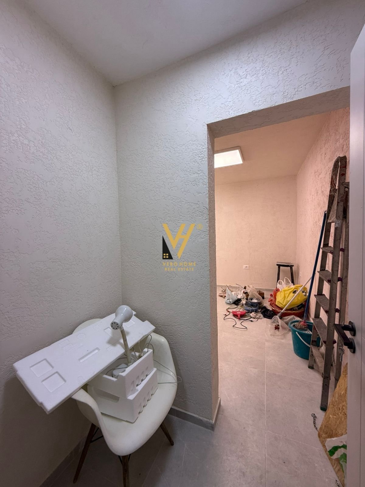 ZYRE 40 M2 ME QERA TE MOZAIKU I TIRANES 45.000 LEK