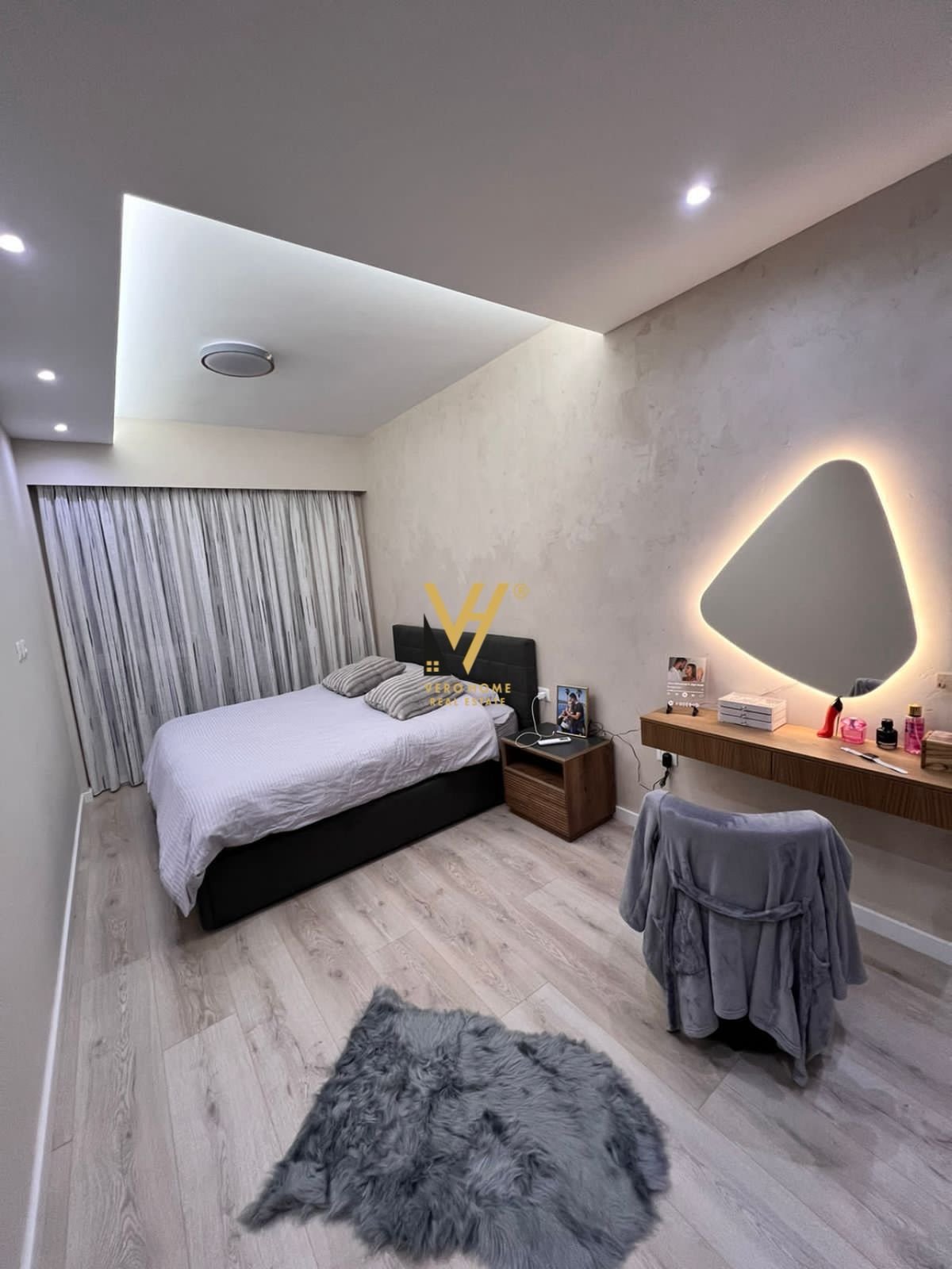 2+1+BLK ME QERA TE 21 DHJETORI 800 EURO