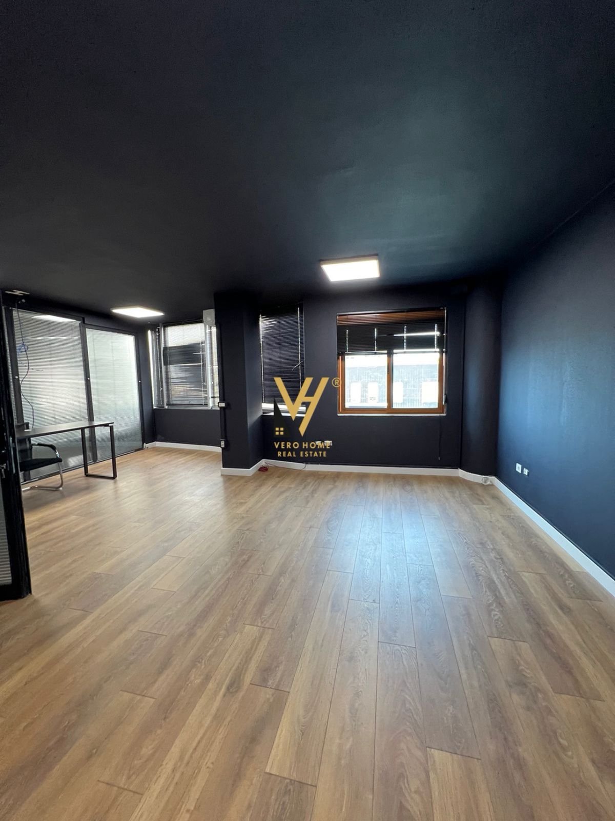 AMBIENT BIZNESI 371 M2 ME QERA TE USLUGA 3.000 EUR