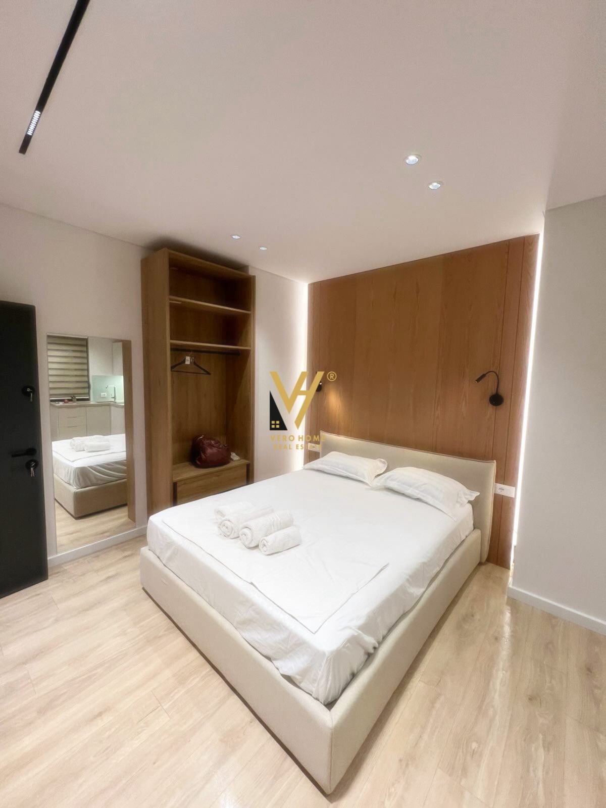 2 GARSONIERE ME QIRA NE QENDER 1.500 EURO