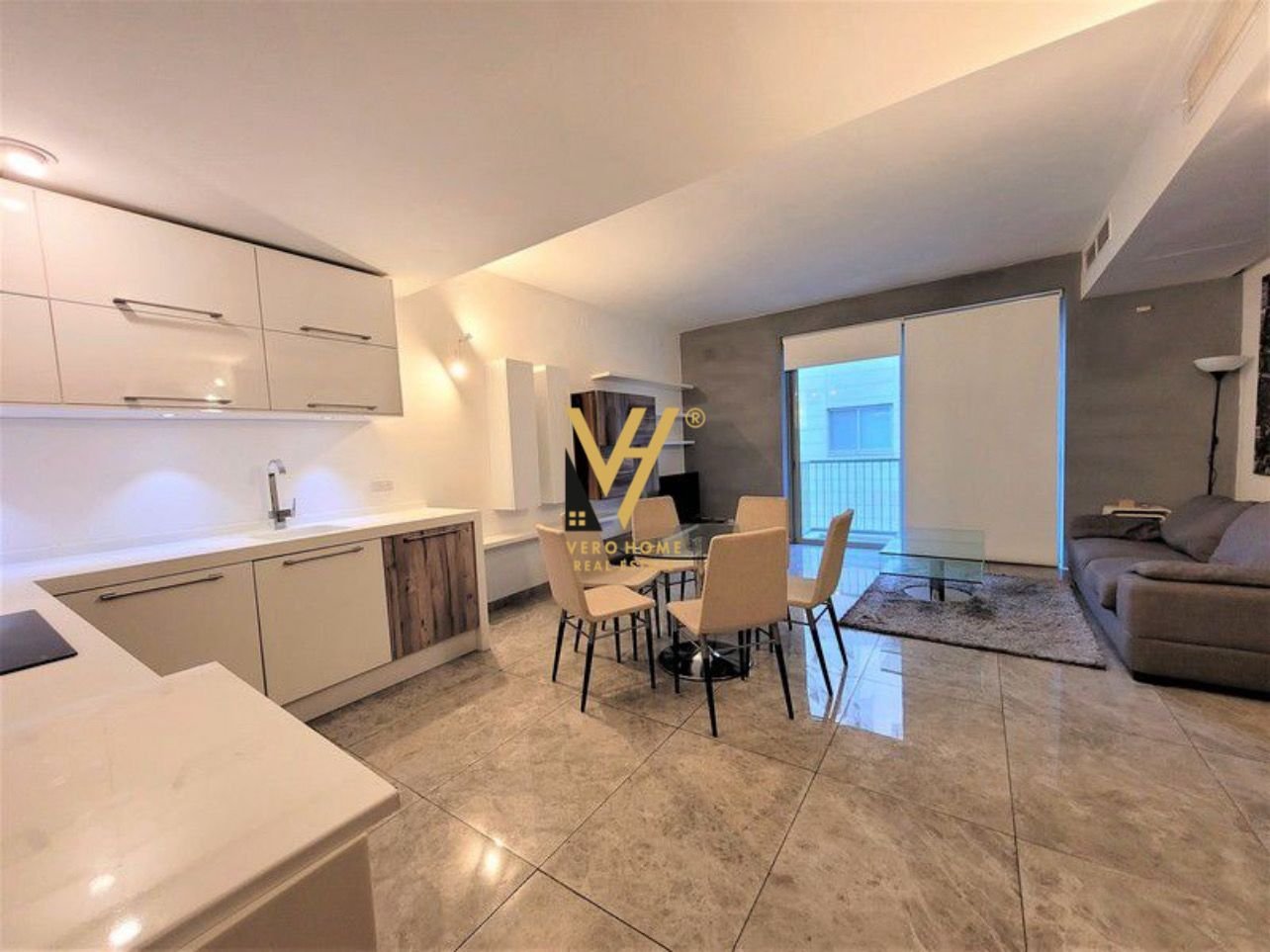 2+1+2 ME QIRA TE UNAZA E RE 50.000 LEKE