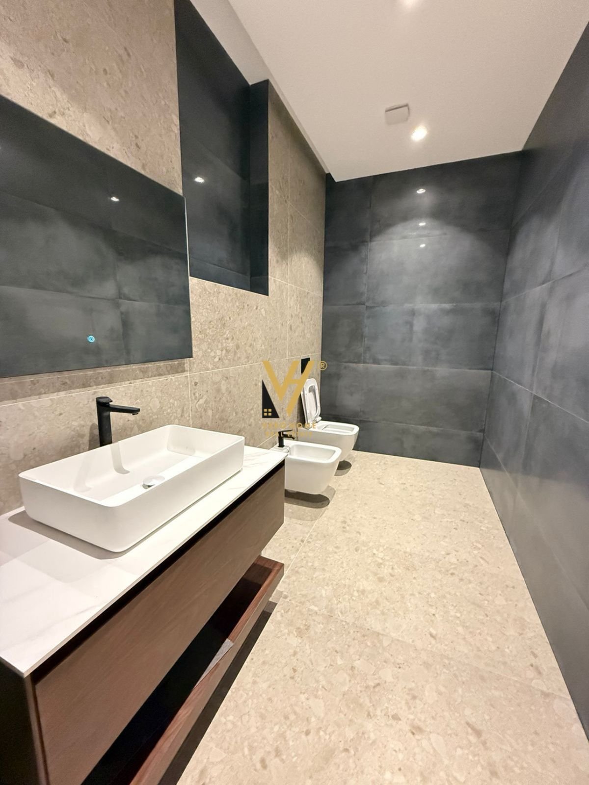 VILE TRE KATESHE TE LIQENI THATE 1.500.000 EUR