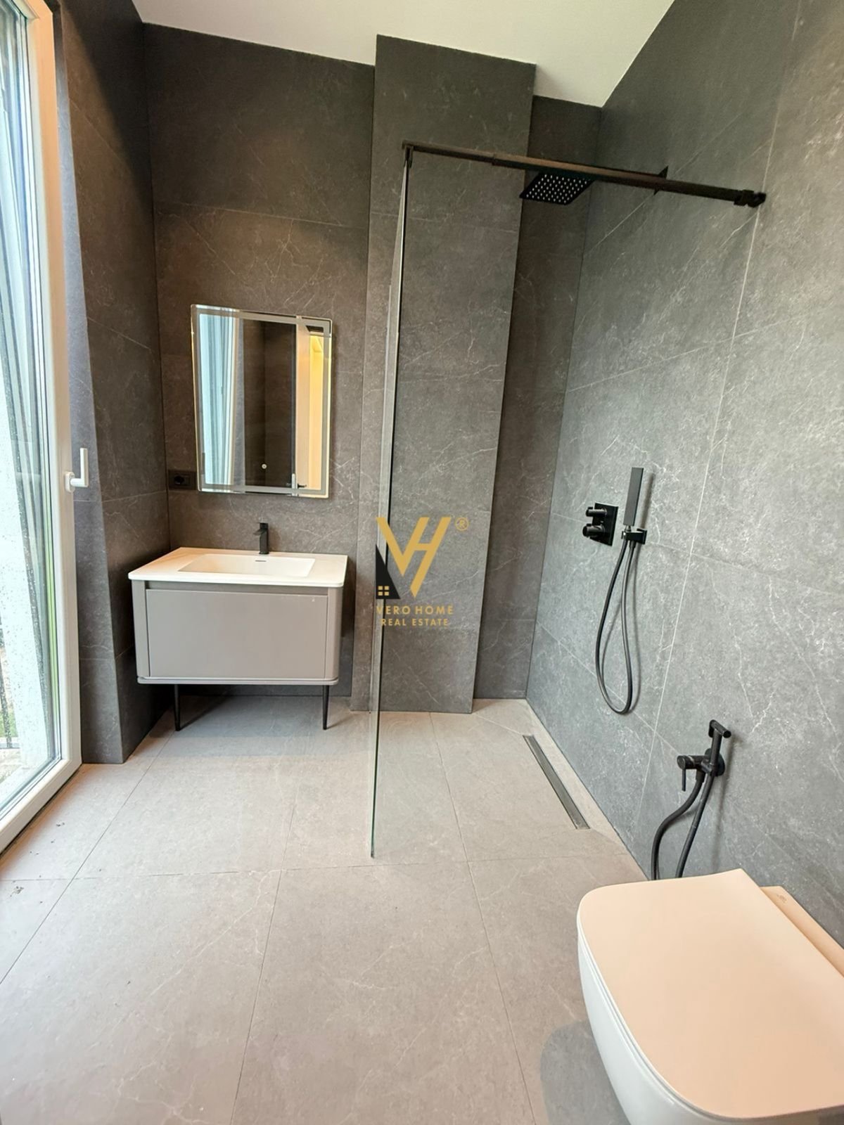 VILE TRE KATESHE TE LIQENI THATE 1.500.000 EUR