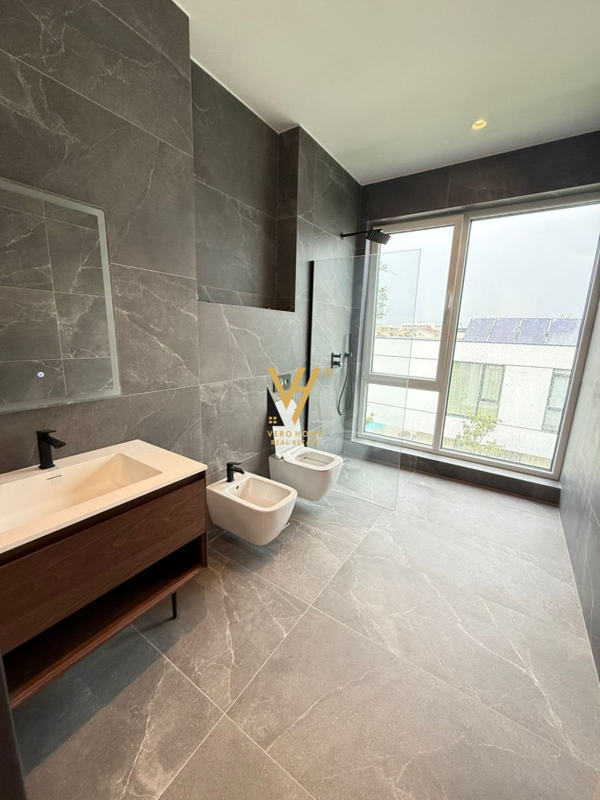 VILE TRE KATESHE TE LIQENI THATE 1.500.000 EUR