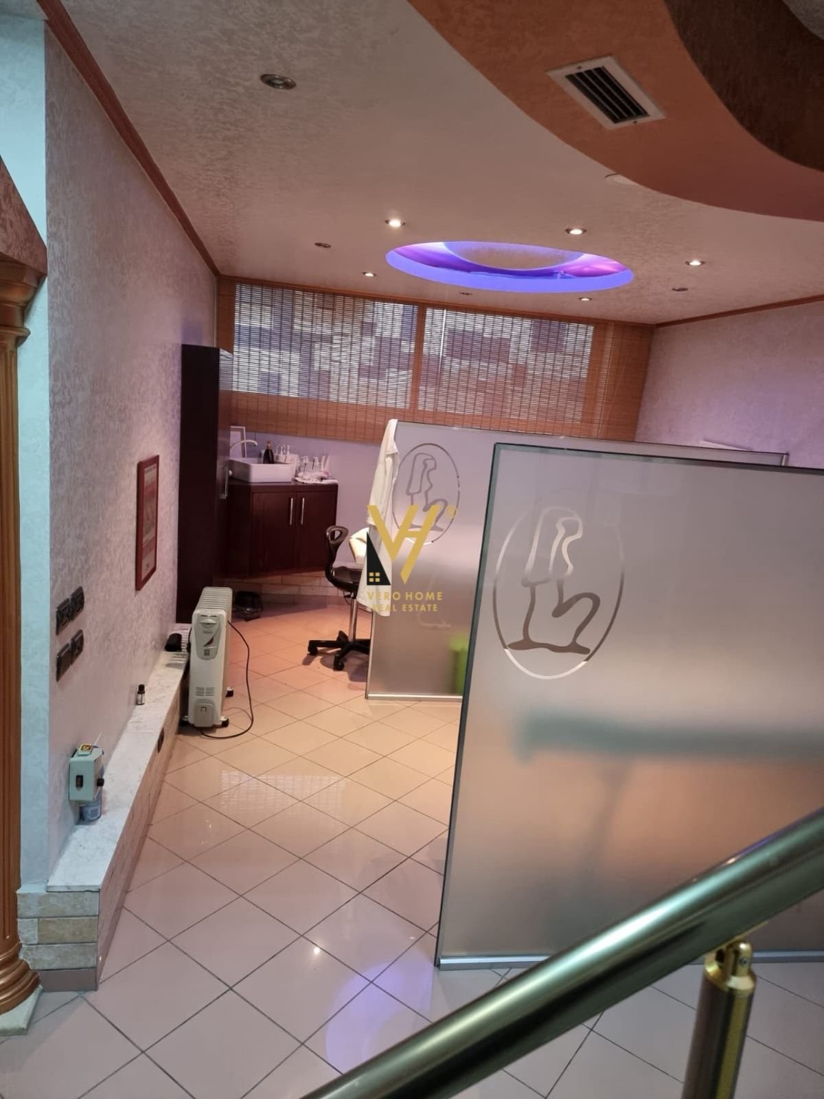 AMBIENT 150 M2 ME QERA TE MINE PEZA 120.000 LEKE