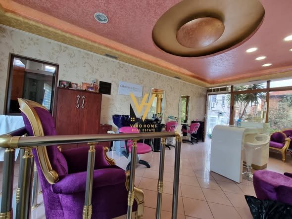 AMBIENT 150 M2 ME QERA TE MINE PEZA 120.000 LEKE