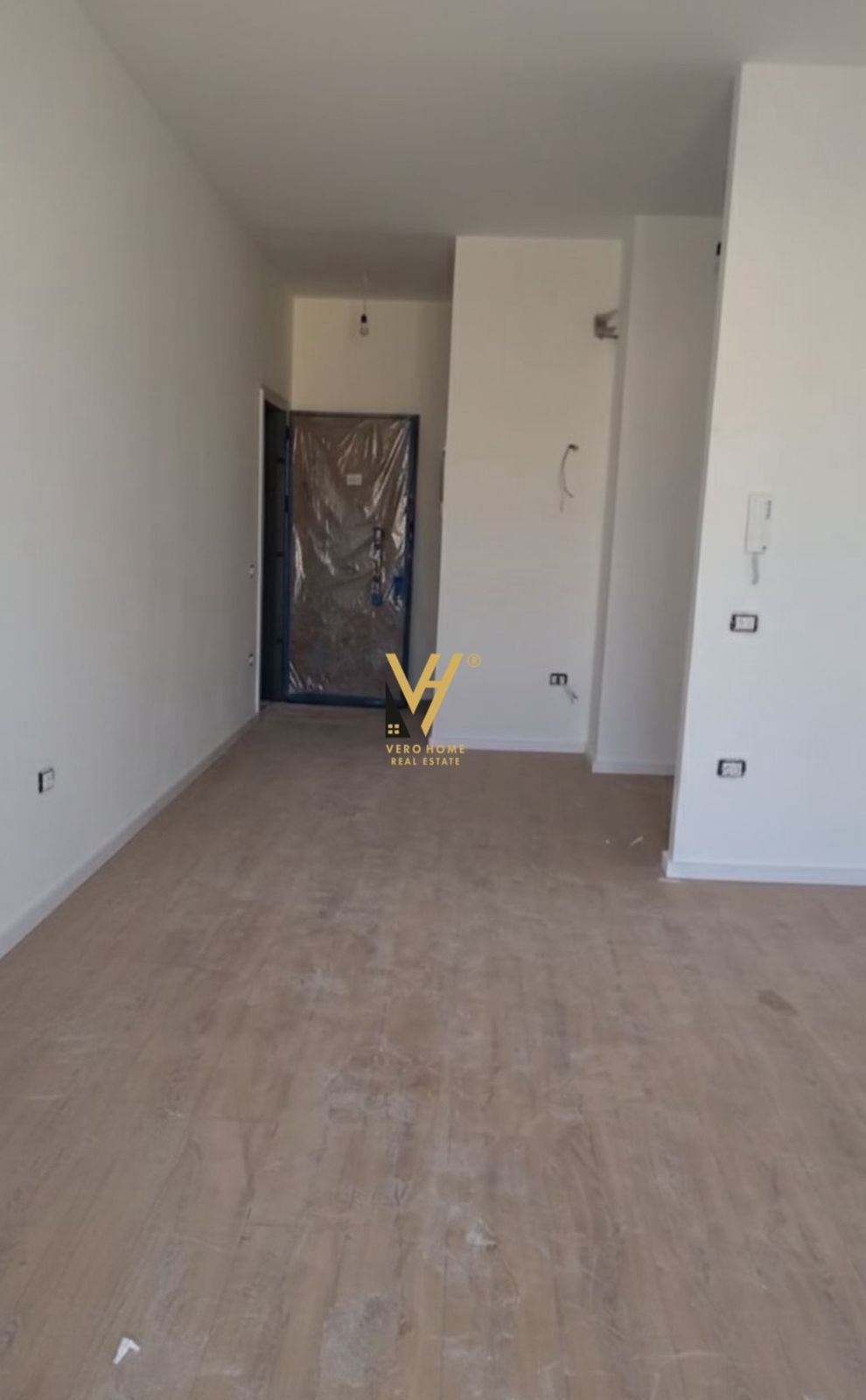 2+1+2 ME QIRA TE RRUGA E BARRIKADAVE 700 EURO