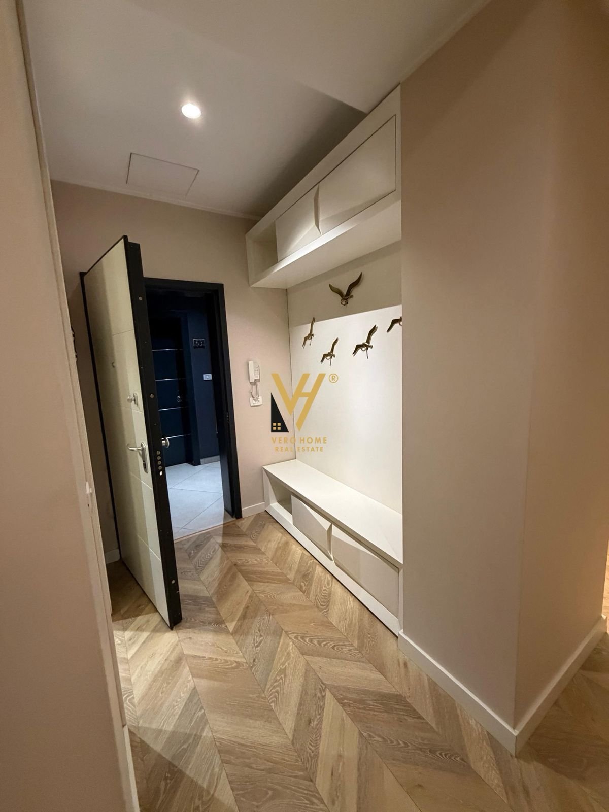 1+1+BLK ME QERA TE RRUGA ELBASANIT 1.300 EURO