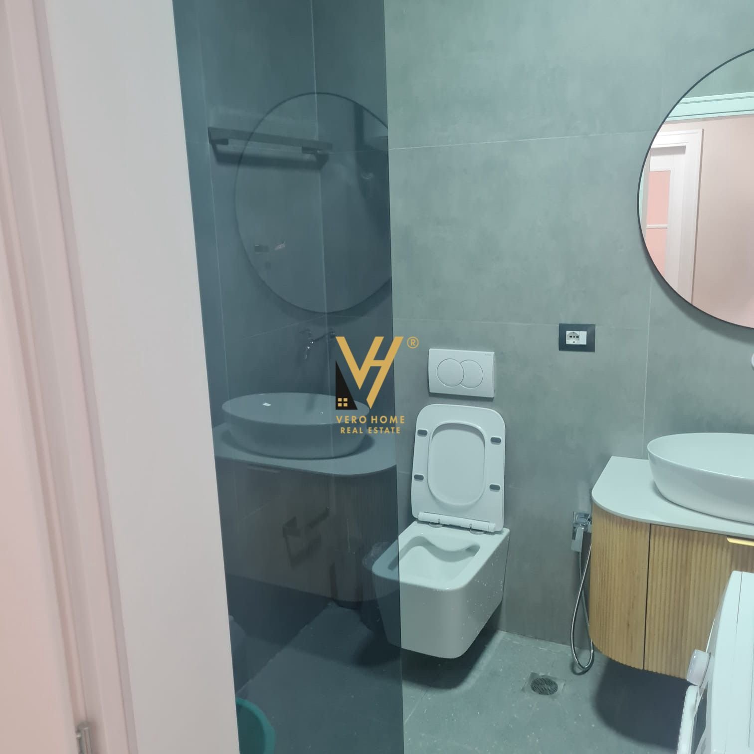 2+1+2+BLK ME QERA TE 21 DHJETORI 70.000 LEKE