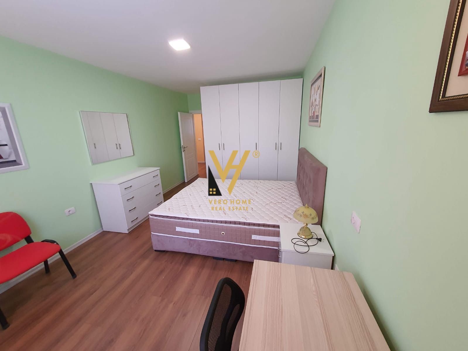 1+1 ME QERA TE RR KONGRESI MANASTIRIT 40.000 LEKE