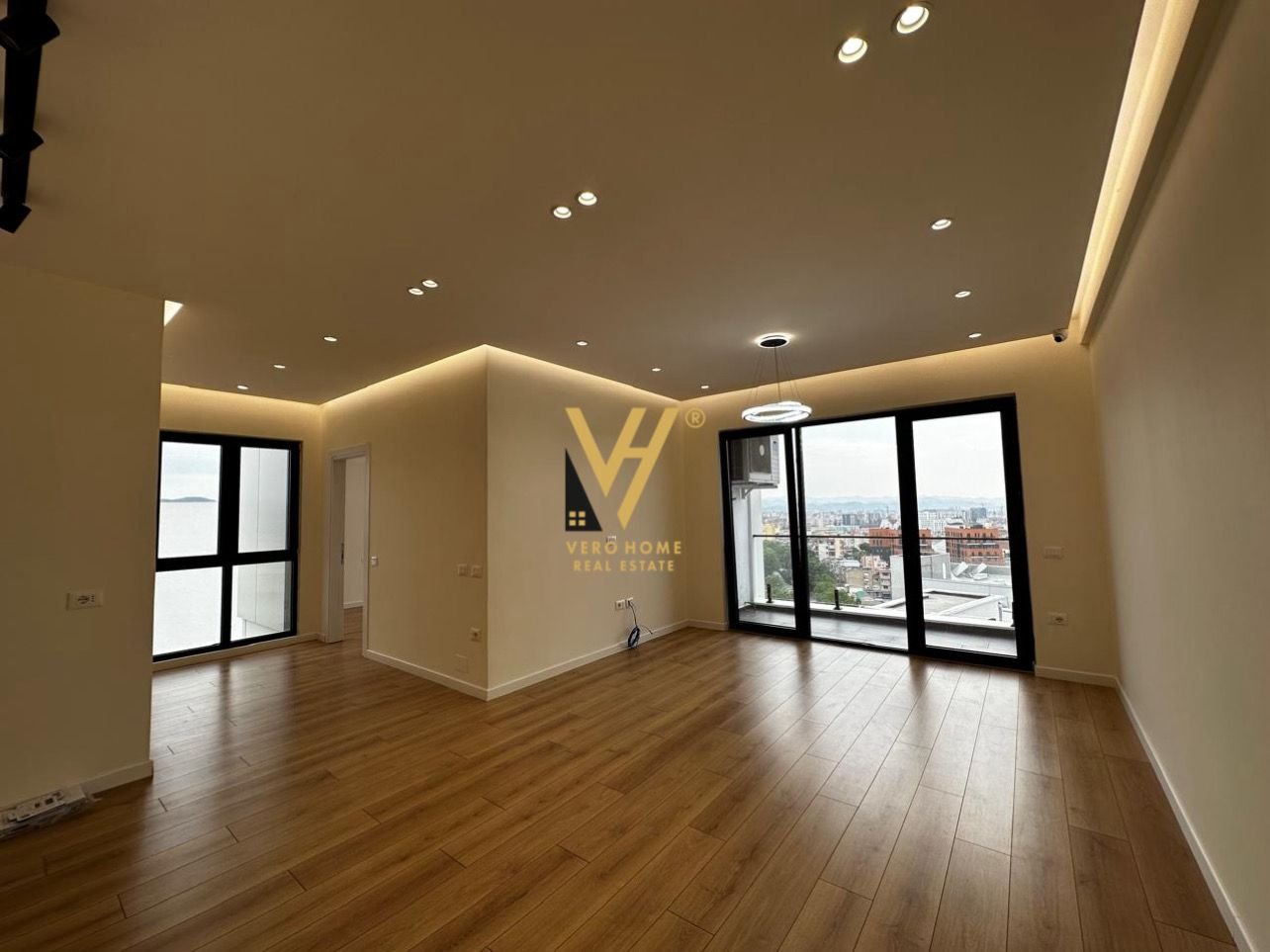 ZYRE 106 M2 ME QERA ARLIS,FARMACIA 10 75.000 LEKE