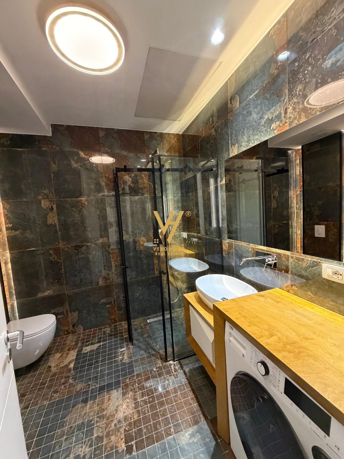 1+1+BLK ME QERA TE RRUGA ELBASANIT 1.300 EURO