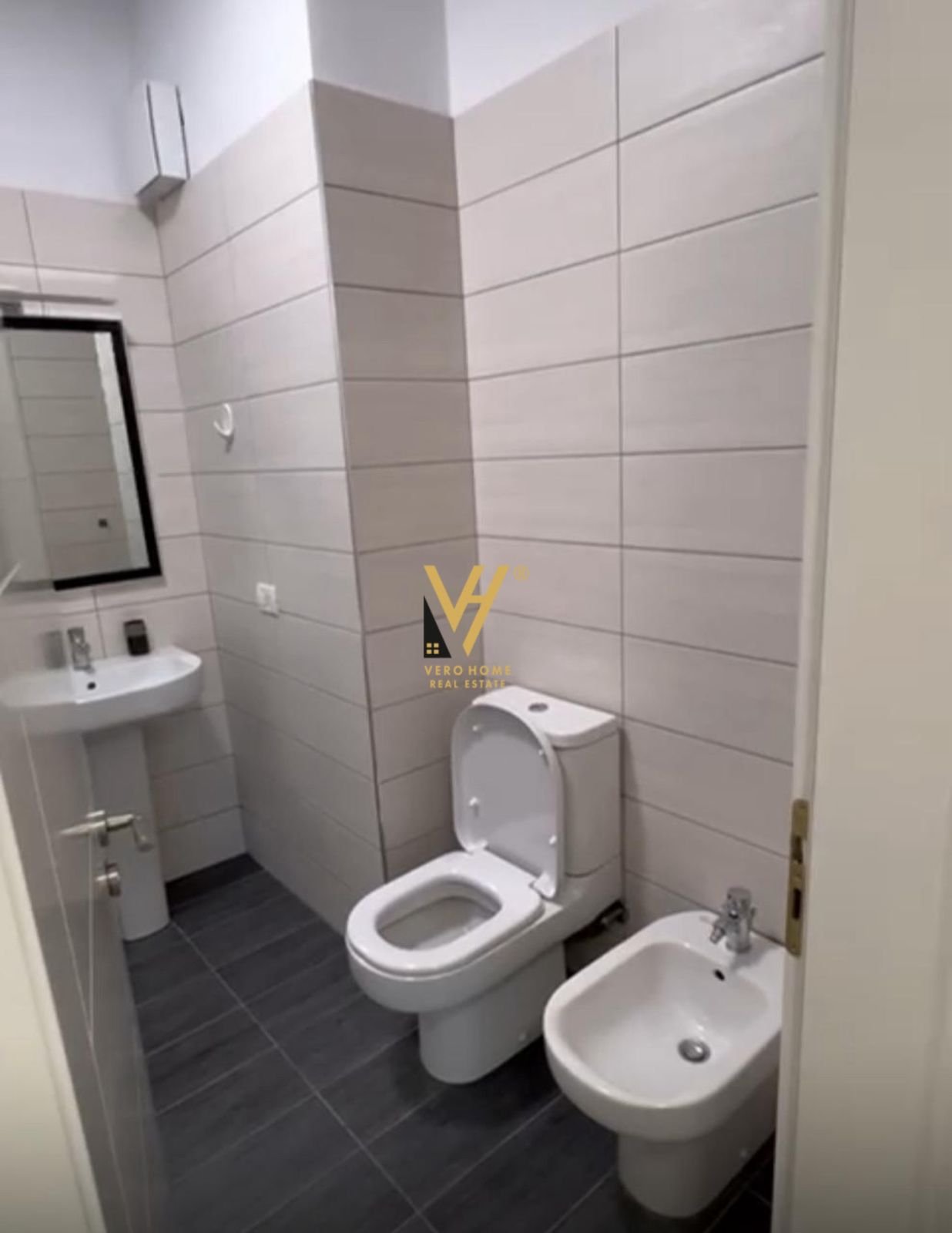 2+1+2+3 BLK NE ASTIR 180.000 EURO