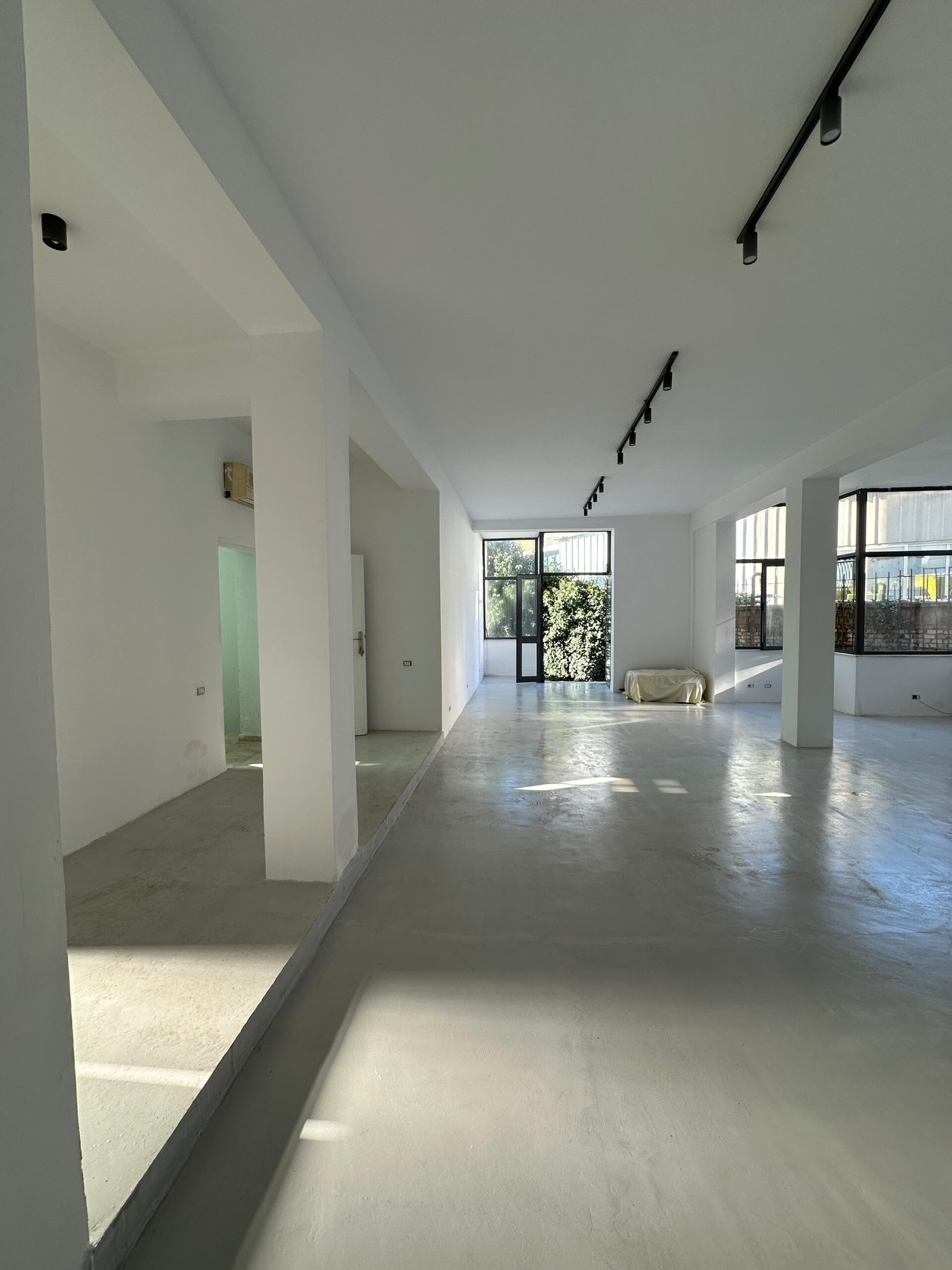 Ambient Bisnes për Qera – 100 m² – Qendra e Tiranë