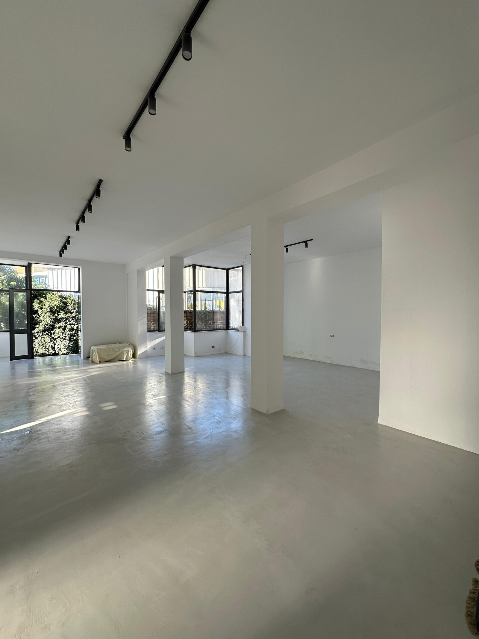 Ambient Bisnes për Qera – 100 m² – Qendra e Tiranë