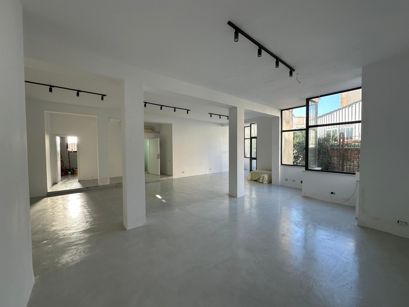 Ambient Bisnes për Qera – 100 m² – Qendra e Tiranë