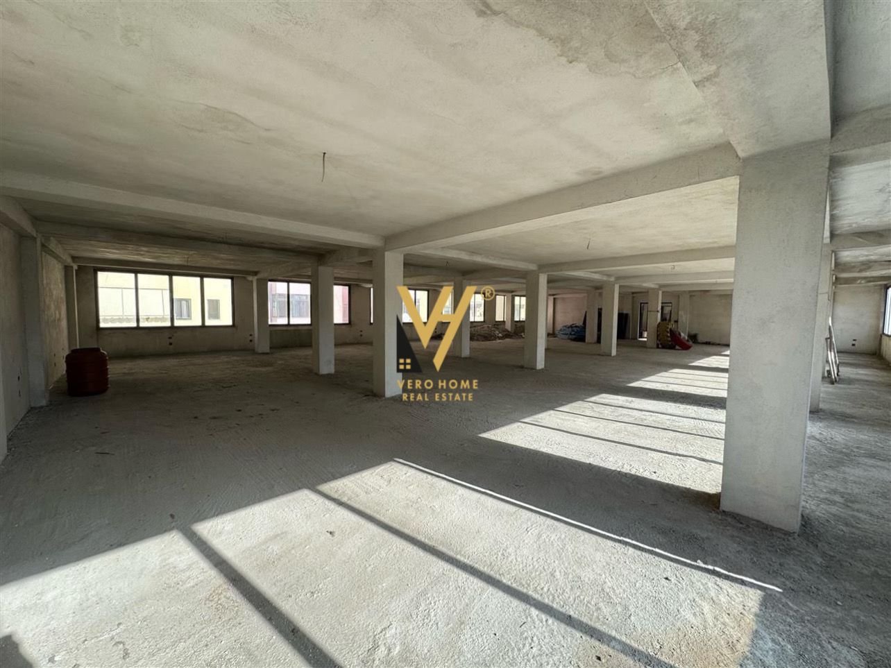 AMBIENT 450 M2 ME QERA TE IRFAN TOMINI 1.200 EURO