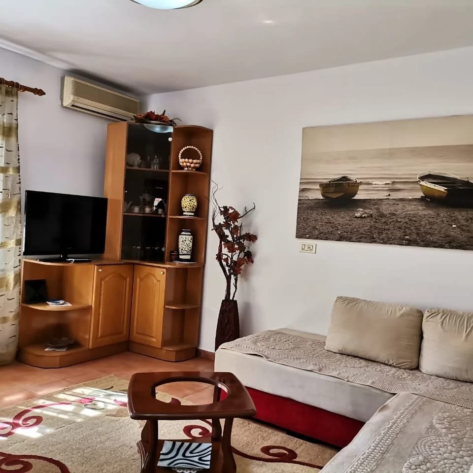 Jepet me Qira Apartament 2+1 – Pranë Gjimnazit “Is