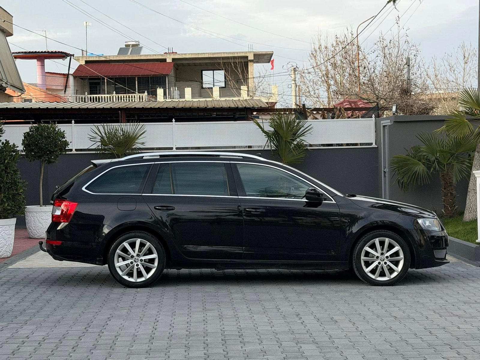 SKODA OCTAVIA-1.6 DIESEL-2015-PANORAMA-AUTOMATIK