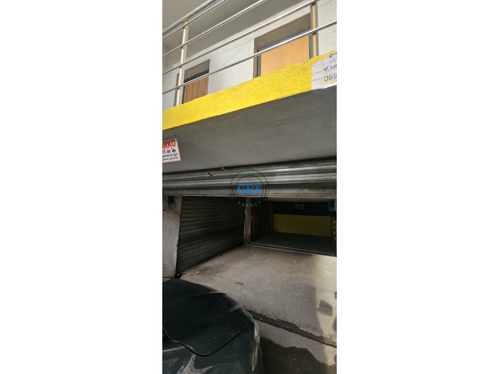 Shitet garazh në Lagjen 4, Durrës