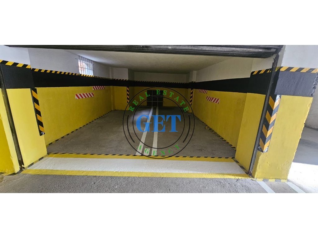 Shitet garazh në Lagjen 4, Durrës