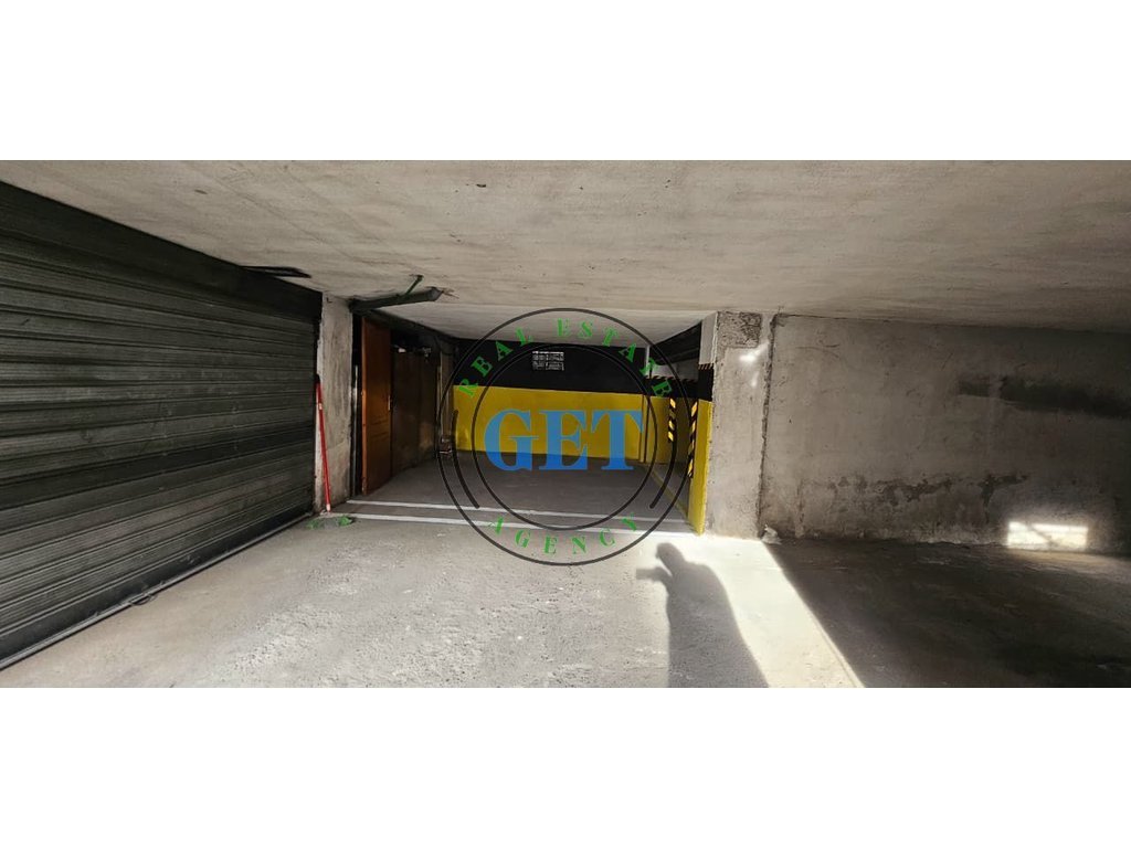 Shitet garazh në Lagjen 4, Durrës