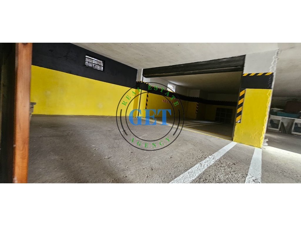 Shitet garazh në Lagjen 4, Durrës