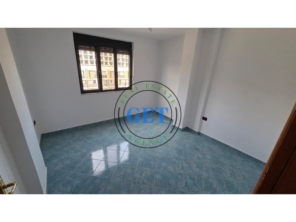 Shitet Apartament 2+1,Pallati i Sportit, Durrës