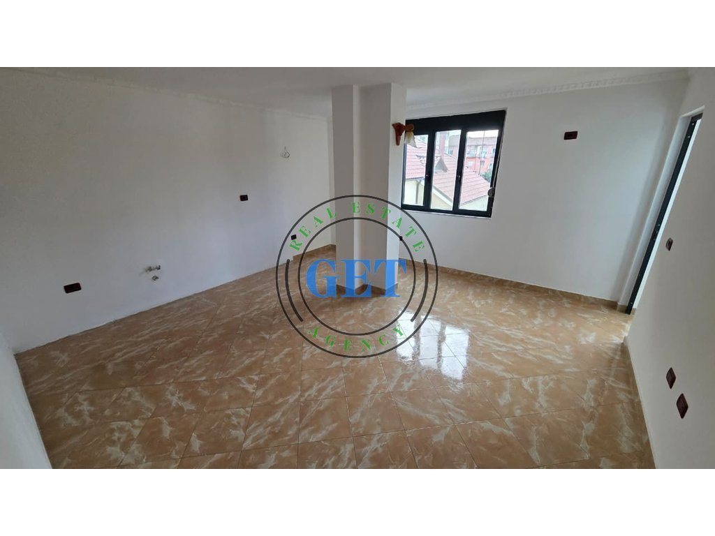 Shitet Apartament 2+1,Pallati i Sportit, Durrës