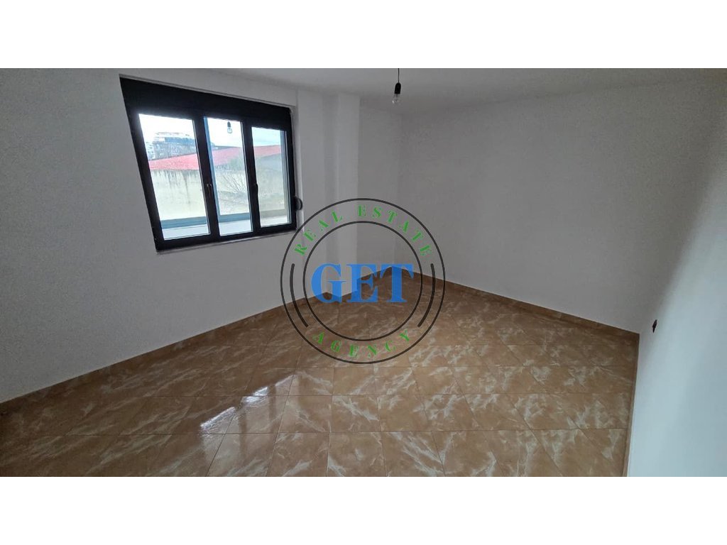 Shitet Apartament 2+1,Pallati i Sportit, Durrës