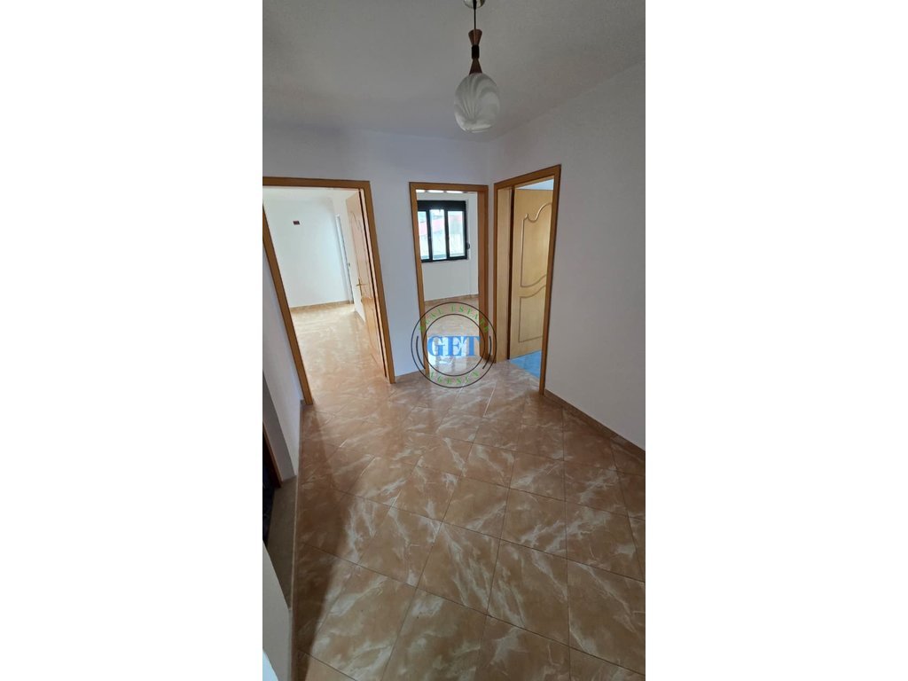 Shitet Apartament 2+1,Pallati i Sportit, Durrës