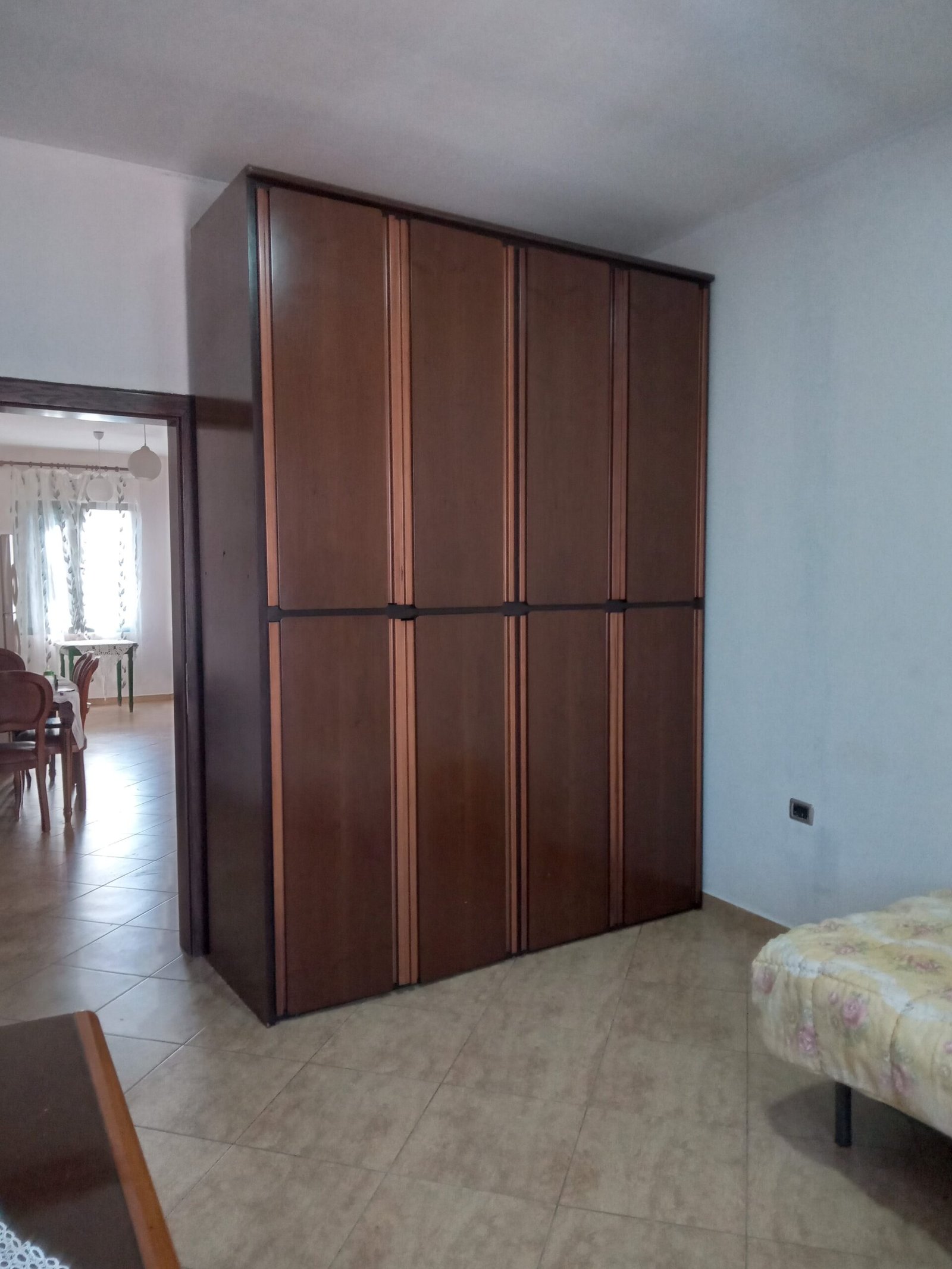 Shtepi me qera 140m, 3+1,+ vend parkimi,650mij lek