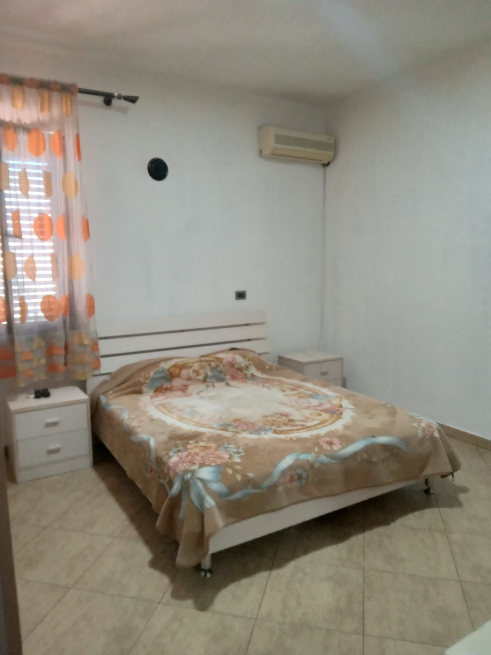 Shtepi me qera 140m, 3+1,+ vend parkimi,650mij lek