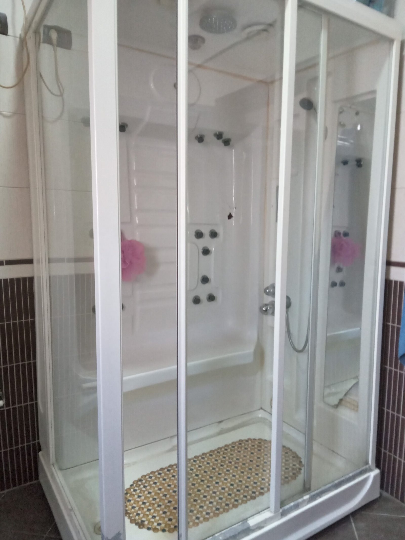 Shtepi me qera 140m, 3+1,+ vend parkimi,650mij lek