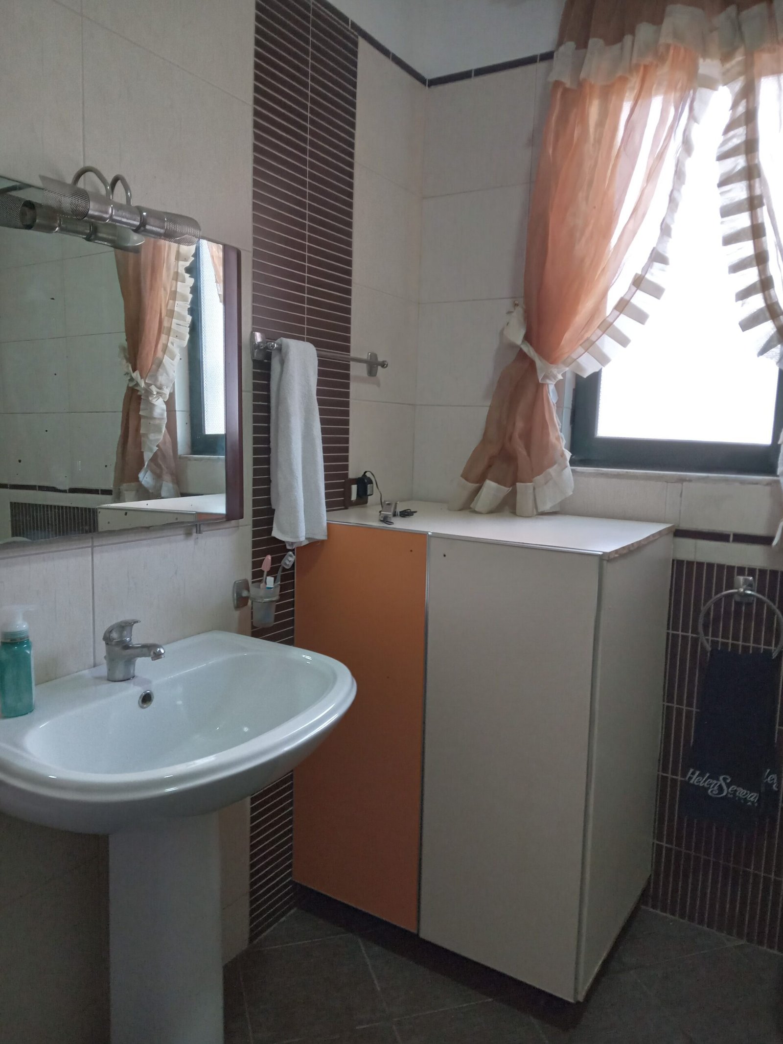 Shtepi me qera 140m, 3+1,+ vend parkimi,650mij lek