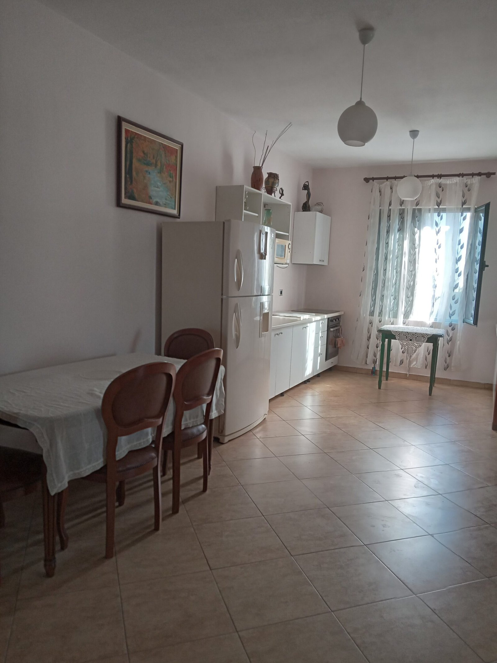 Shtepi me qera 140m, 3+1,+ vend parkimi,650mij lek