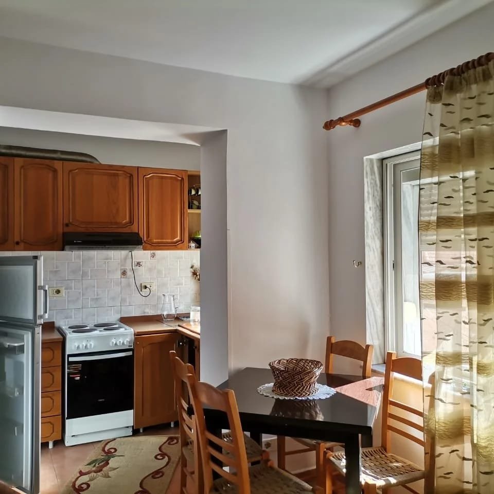 Jepet me Qira Apartament 2+1 – Pranë Gjimnazit “Is