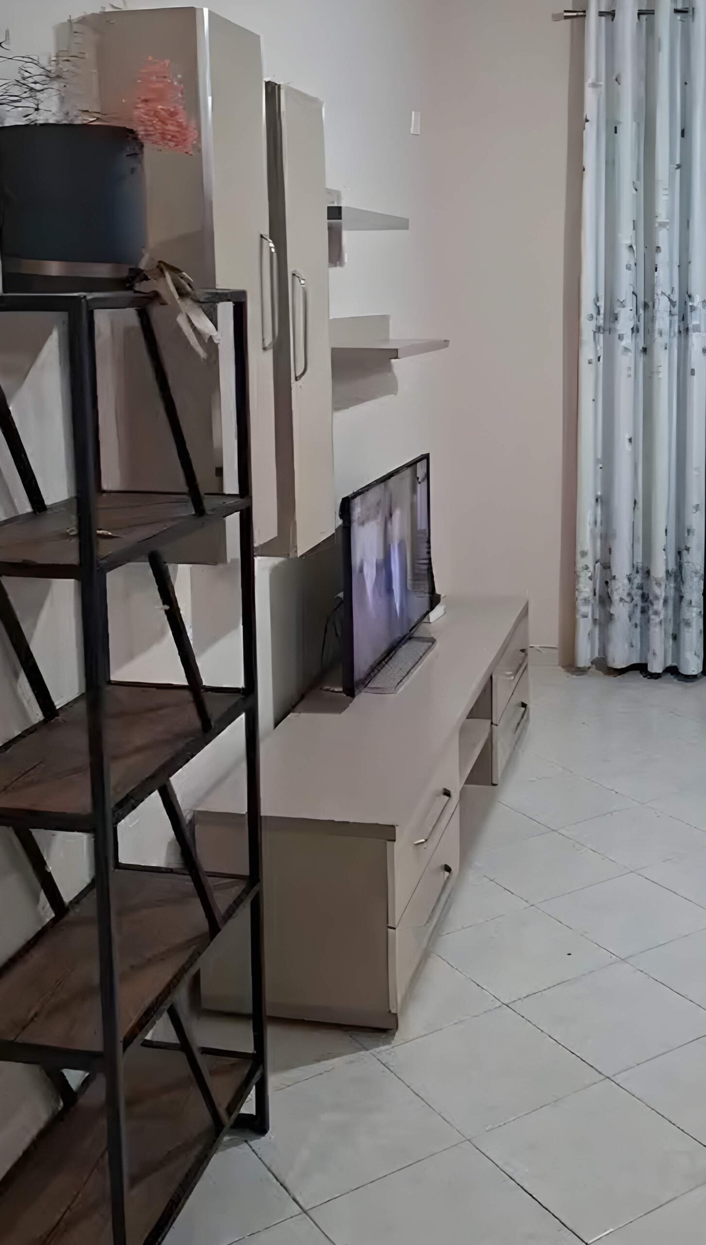 Jepet Apartament 1+1 me qira në Astir !