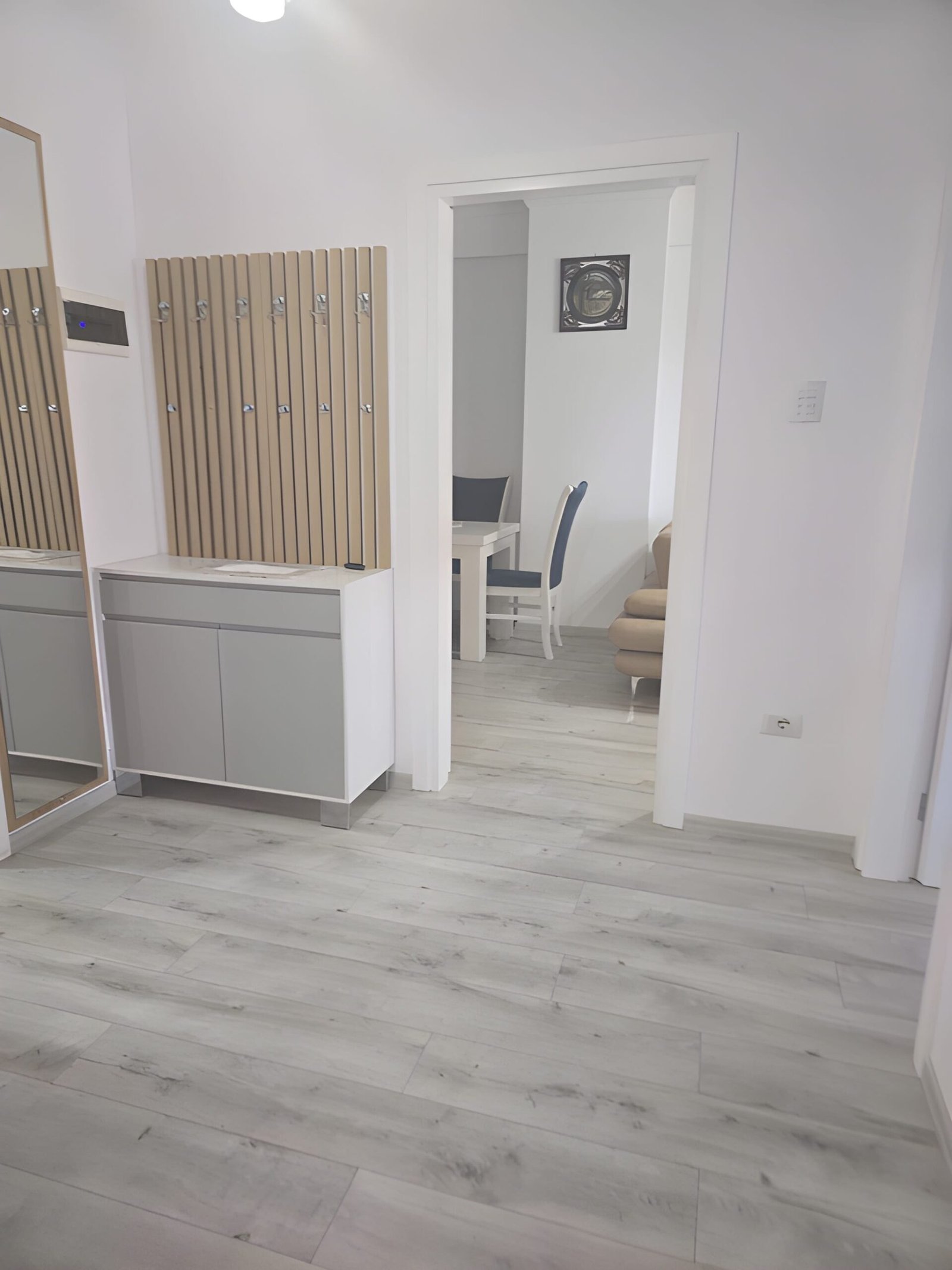 Jepet me Qira Apartament 2+1+ Ballkon – Astir !
