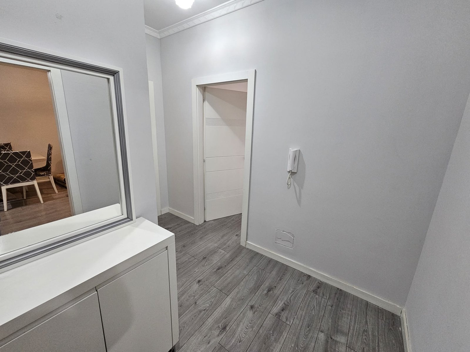 Jepet me Qira Apartament 2+1+2 – Bulevardi Migjeni