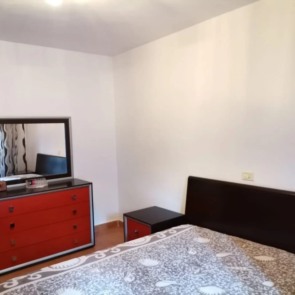 Jepet me Qira Apartament 2+1 – Pranë Gjimnazit “Is